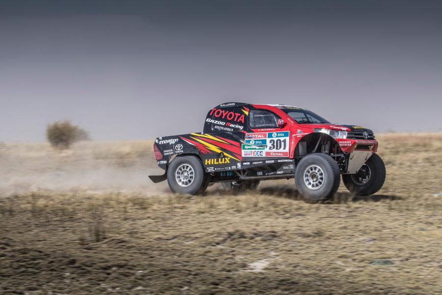  Toyota Hilux Evo Rally Dakar 2017 года  (фото 16 из 23)